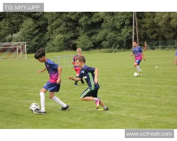 踢足球个子不高也能成大器的秘诀与技巧分享